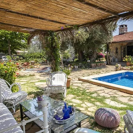 Astonishing Villa In Bodrum 빌라 *