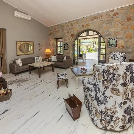 Astonishing Villa In Bodrum 빌라 *